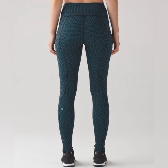 Lululemon Run It Out Tight W’s 4 Black Blue Tiny Geo Print Leggings Activewear - Picture 2 of 12